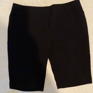 New York & Company Bermuda/ Trouser style shorts, size 14
